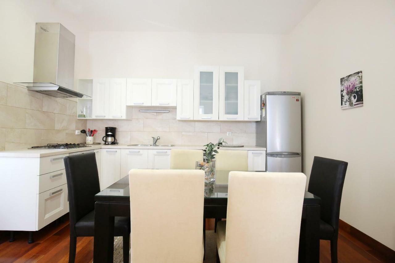 Seafront Beach Apartment - Directly At The Beach 자다르 외부 사진